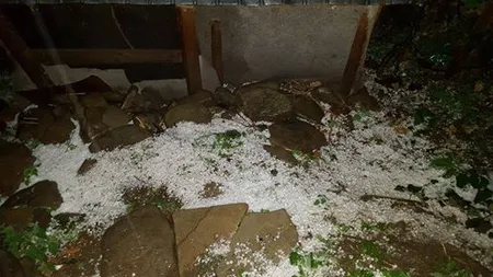Furtună violentă în Prahova. A căzut grindină cât pumnul FOTO