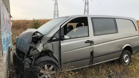 Un bărbat fără permis a murit după ce a intrat cu maşina într-un cap de pod