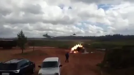 Ţinte civile la exerciţiul militar Rusia-Belarus. Un elicopter a tras o salvă în direcţia observatorilor, doi sunt răniţi VIDEO