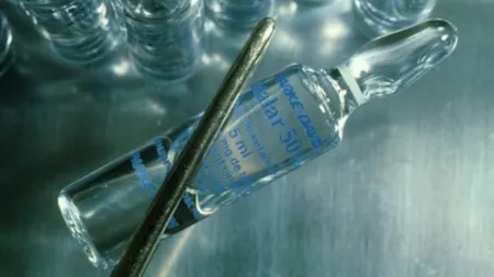 Momentul şocant în care un bărbat atacă un cuplu cu acid, la Londra. Poliţia a făcut publice imaginile VIDEO