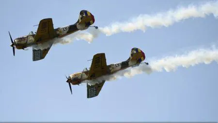 Spectacolul AeroNautic Show 2017 a atras bucureştenii în zona Lacului Morii