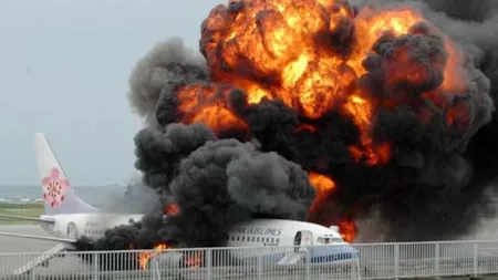 Tragedie în SUA, unde un avion s-a prăbuşit şi a explodat
