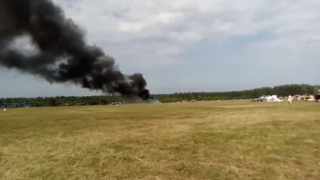 Două persoane şi-au pierdut viaţa după prăbuşirea unui avion în timpul unei demonstraţii aeriene de lângă Moscova