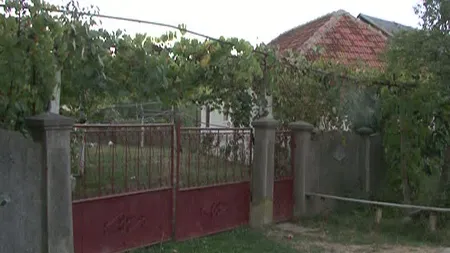 Sat TERORIZAT de un bărbat agresiv. Soţia sa trăieşte un coşmar: Când aud că e prin apropiere intru în panică VIDEO