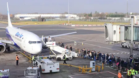Aproape 200 de turişti români sunt blocaţi la Birmingham, pe aeroport