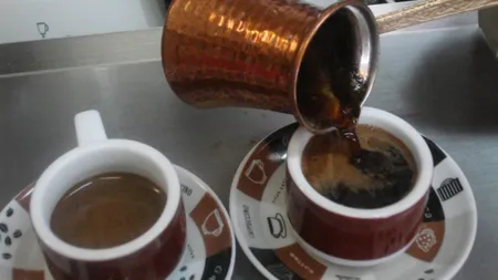 9 lucruri pe care să nu le faci pe stomacul gol. Află cum îţi pot DISTRUGE sănătatea