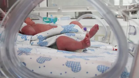 Medicii de la Maternitatea Cantacuzino au primit un incubator ultra-performant, pentru a-i salva pe nou-născuţii prematur
