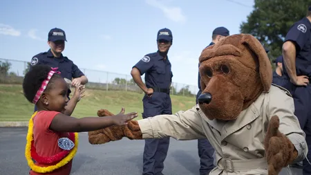 A murit John Keil, creatorul personajului McGruff - Câinele Poliţist