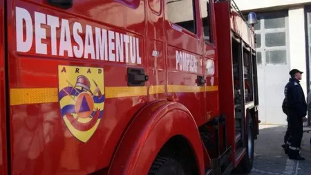 Bilanţ ISU Arad: 32 de localităţi afectate de furtună, 40 de case şi 27 de maşini avariate, drumuri blocate, un mort şi 12 răniţi