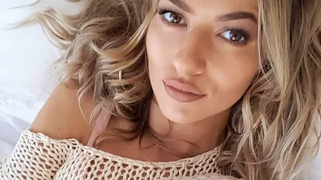 Lidia Buble a prezentat-o pe încă una din surorile sale. Nu oricum, ci în costum de baie FOTO