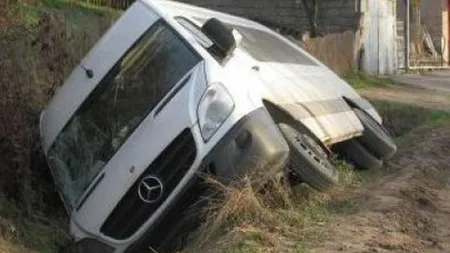 Microbuz cu militari, implicat într-un accident rutier în Bușteni