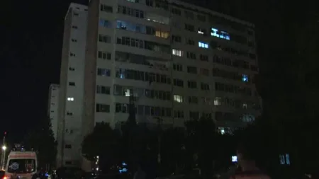 Operaţiune dramatică de salvare, la Buzău. O femeie a ţinut pe jar autorităţile după ce a ameninţat că se aruncă de la etaj