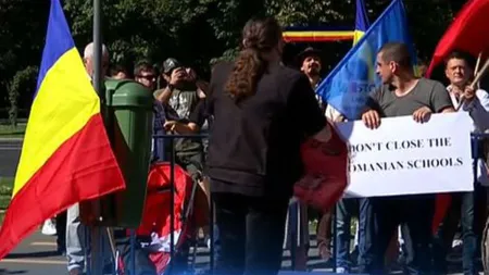 Protest în faţa Ambasadei Ucrainei din Bucureşti faţă de închiderea şcolilor româneşti: 