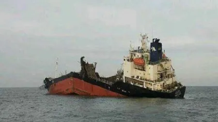ALERTĂ în Grecia: Un petrolier scufundat în apropiere de Atena a poluat zona