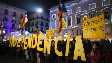 Referendum în Catalonia: Alegătorii au ocupat secţiile de votare, pentru garantarea votului