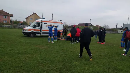 Dramă la un meci de fotbal. Tatăl unui copil de 13 ani, care a făcut comoţie pe teren, acuză echipajul de pe ambulanţă