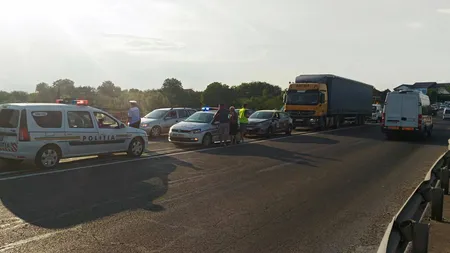 Accident grav pe DN2, un tir s-a ciocnit cu trei maşini. La faţa locului a fost trimis un elicopter SMURD