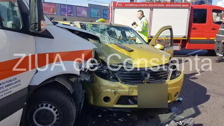 Accident grav în Constanţa. Un taxi a fost spulberat de o ambulanţă