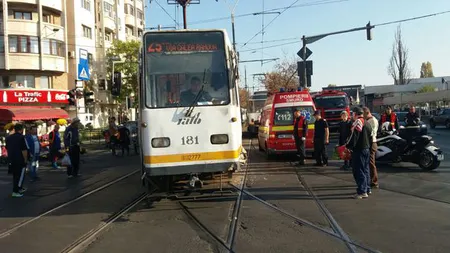 Accident între două tramvaie, în Bucureşti. Două persoane au fost rănite