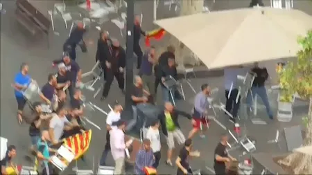 Bătaie la Barcelona, între separatişti şi unionişti. Imagini şocante din centrul oraşului VIDEO