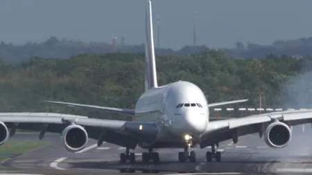 Aterizare spectaculoasă în Germania, pe timp de furtună. Piloţii au evitat o catastrofă VIDEO