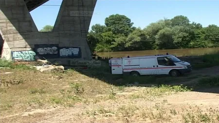 Cadavrul unei femei, găsit pe un teren din Arad