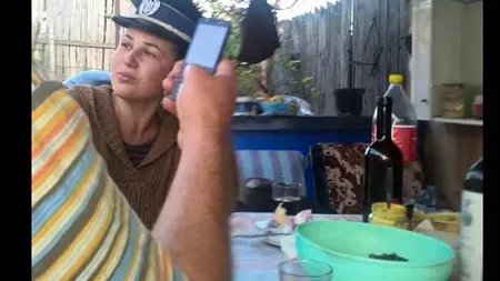 S-au deghizat în poliţişti: Anchetă la IPJ Olt după ce cascheta şefului de post din Sprîncenata apare la nişte petrecăreţ