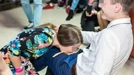 Adolescenţi de clasa a IX-a mimând sex oral la Balul Bobocilor. Conducerea Colegiului 