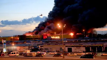 Incendiu puternic la un centru comercial din sud-vestul Moscovei VIDEO