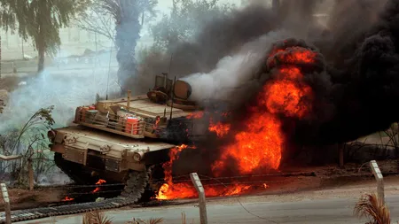 Un tanc M1A1 Abrams, distrus de o rachetă chineză. Incidentul a avut loc la Kirkuk