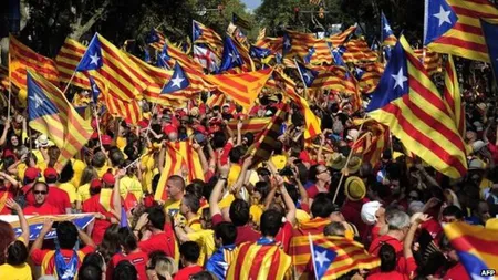 Mii de oameni au ieşit, vineri, pe străzile din Barcelona pentru a susţine declararea independenţei