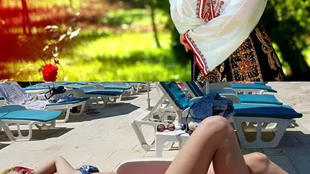 Ele sunt cele mai sexy folcloriste. Au renunţat la catrinţă pentru costumul de baie GALERIE FOTO