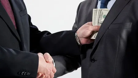 Un fost premier a fost pus sub acuzare pentru luare de mită
