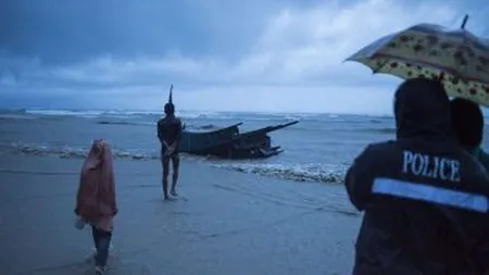 12 morţi şi zeci de dispăruţi în urma naufragiului unui vas cu refugiaţi rohingya