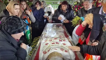 Aproximativ 50.000 de oameni s-au închinat la moaştele Sfintei Cuvioase Parascheva în primele două zile de pelerinaj