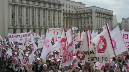 Sindicaliştii Sanitas protestează în faţa Ministerului Finanţelor