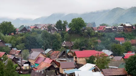 Săcele: Peste 60% dintre femeile din cel mare mare cartier de romi din ţară au devenit mame înainte de 18 ani