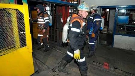 Minerul rănit uşor la Lupeni rămâne internat. El a povestit cum a încercat să ajungă la ceilalţi doi colegi