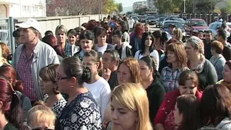 S-au îmbulzit pentru un loc de muncă. Sute de oameni vor să se angajeze la noua fabrică de volane din Rovinari VIDEO