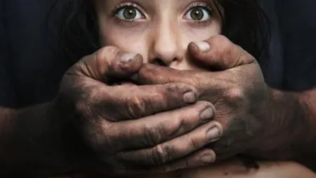 Cum să-ţi înveţi copilul să se protejeze de cei care îi fac rău!