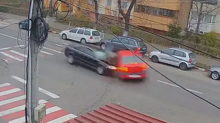 Accident cu trei maşini, provocat din neatenţie de un bărbat de 56 de ani în Buzău