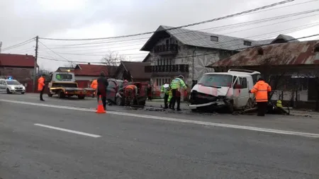 Accident grav în Vâlcea. Trei persoane rănite, patru maşini implicate VIDEO