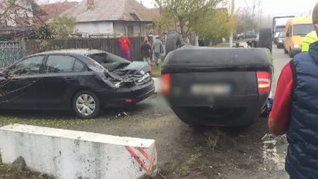 Accident în lanţ lângă Târgu Jiu. O maşină s-a răsturnat