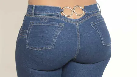 Culoarea pe care să nu o combini niciodată cu blugi albaştri FOTO