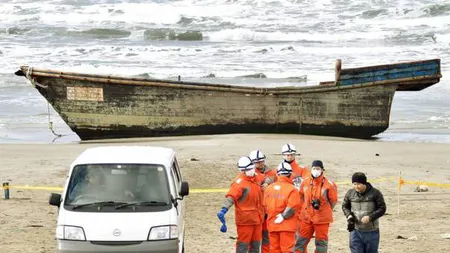 Opt cadavre au fost găsite la bordul unei ambarcaţiuni care a eşuat pe o plajă din Japonia
