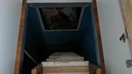 A găsit o uşă secretă în dormitor, însă ce a descoperit a făcut-o să-i ceară divorţul soţului ei