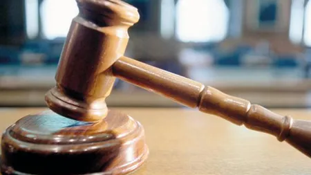 Afaceristul care a lovit cu maşina un poliţist a fost condamnat la 2 ani şi 6 luni de închisoare