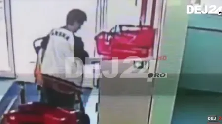 O femeie a lăsat-o pe o bătrânică fără portofel şi acte. Momentul a fost filmat de camerele de supraveghere VIDEO