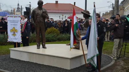 Însemnele naţionale au lipsit la dezvelirea unui grup statuar în Carei. Prefectul cere explicaţii şi sancţiuni