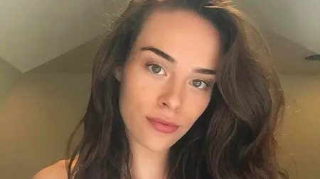 Tânăra asta sexy nu s-a epilat timp de un an. Cum arată acum GALERIE FOTO